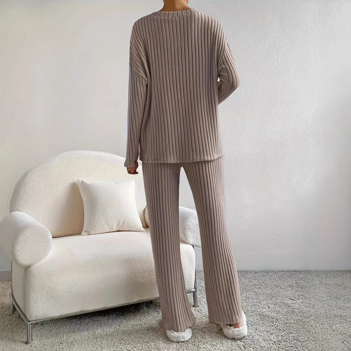 Dames Ensemble en tricot confortable avec décolleté en V et design côtelé Lune London