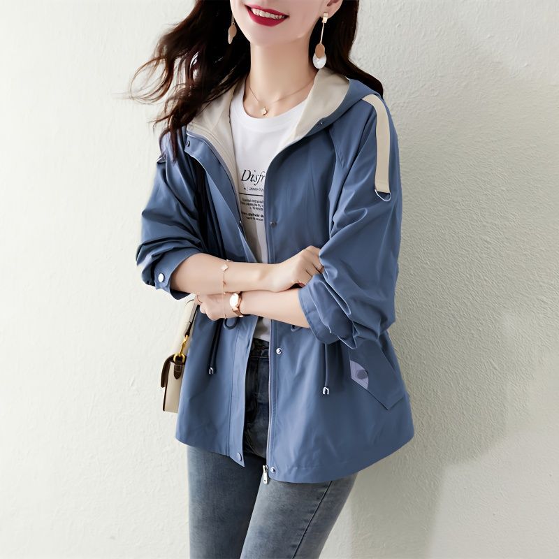 Veste de transition légère pour femmes avec design de capuche ajustable Chic & Stil