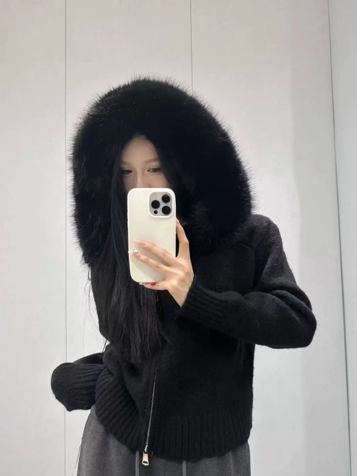 Women cozy knit vest with luxurious fur collar and zipper Lune London