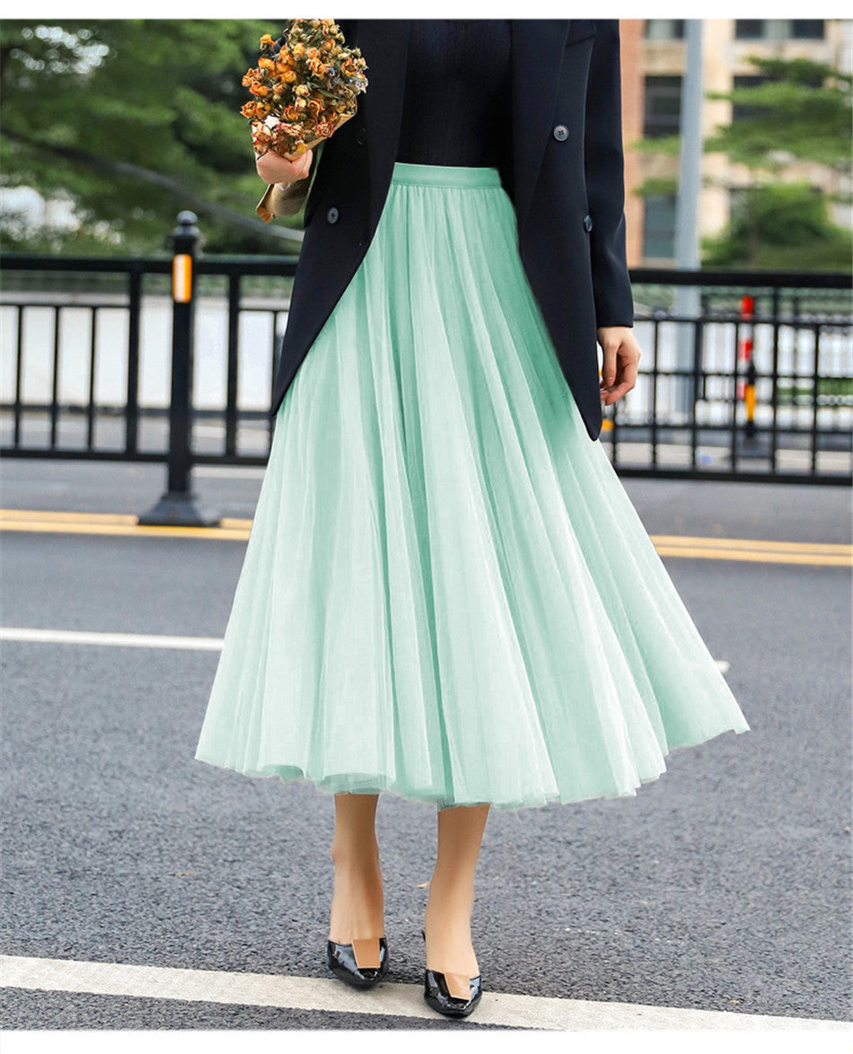 Elegant tulle skirt for women with a flared cut and an elastic waistband Lune London