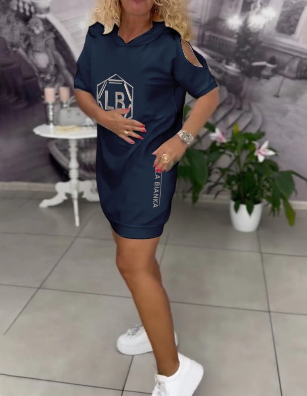 Robe à capuche urbaine pour femmes avec des manches découpées stylées Chic & Stil