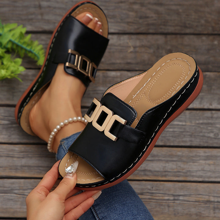 Ladies comfortable toe separation sandals with elegant chic buckle design