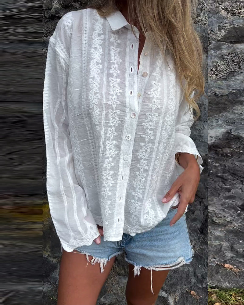 Blouse femmes avec broderie florale et tissu texturé Chic & Stil