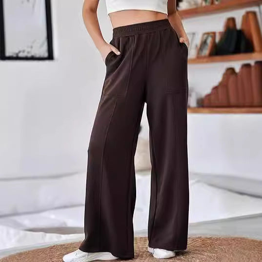 Loose sports pants for women with elastic waistband and practical side pockets Lune London