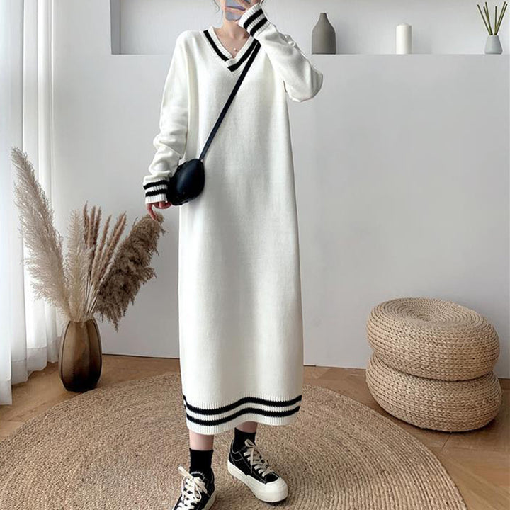 Robe tricotée élégante pour femmes avec décolleté en V et poignets contrastants Chic & Stil