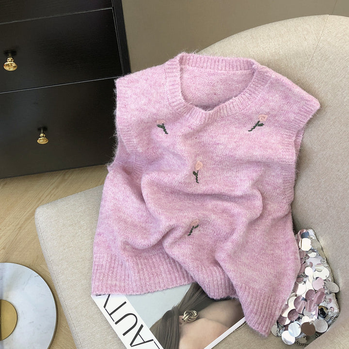 Knitted cardigan for women with delicate flower embroidery Lune London
