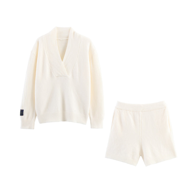 Knitted set for women with V-neck and elastic waist Lune London