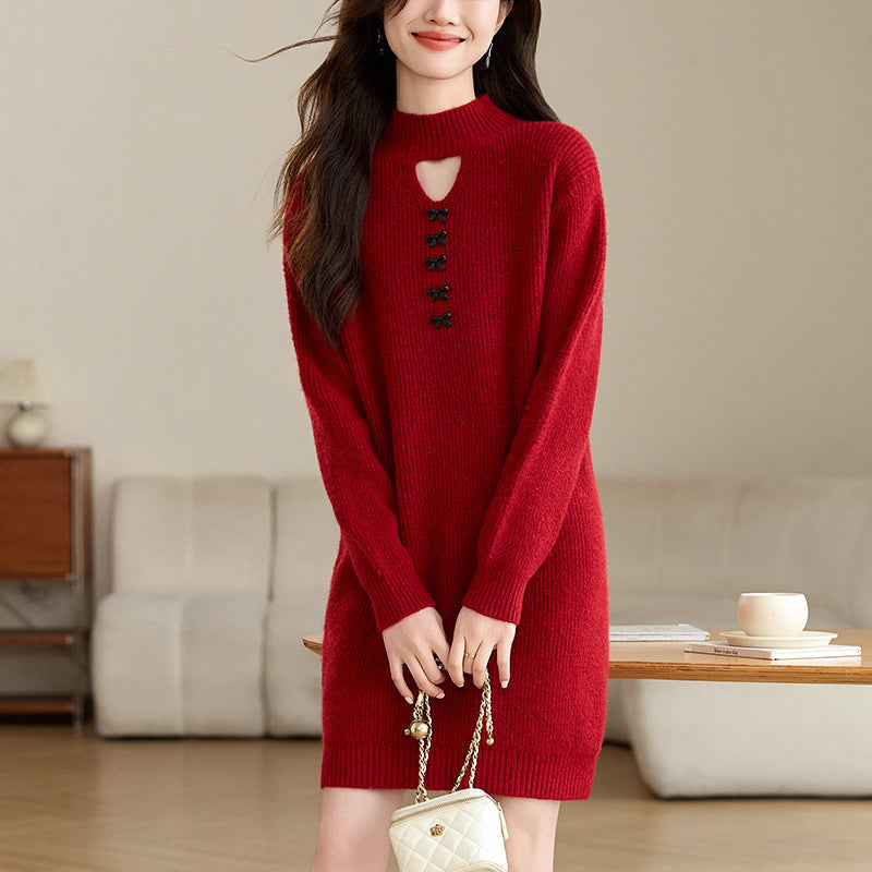 Robe tricotée pour femmes avec décolleté moderne et détails de boutons décoratifs Chic & Stil