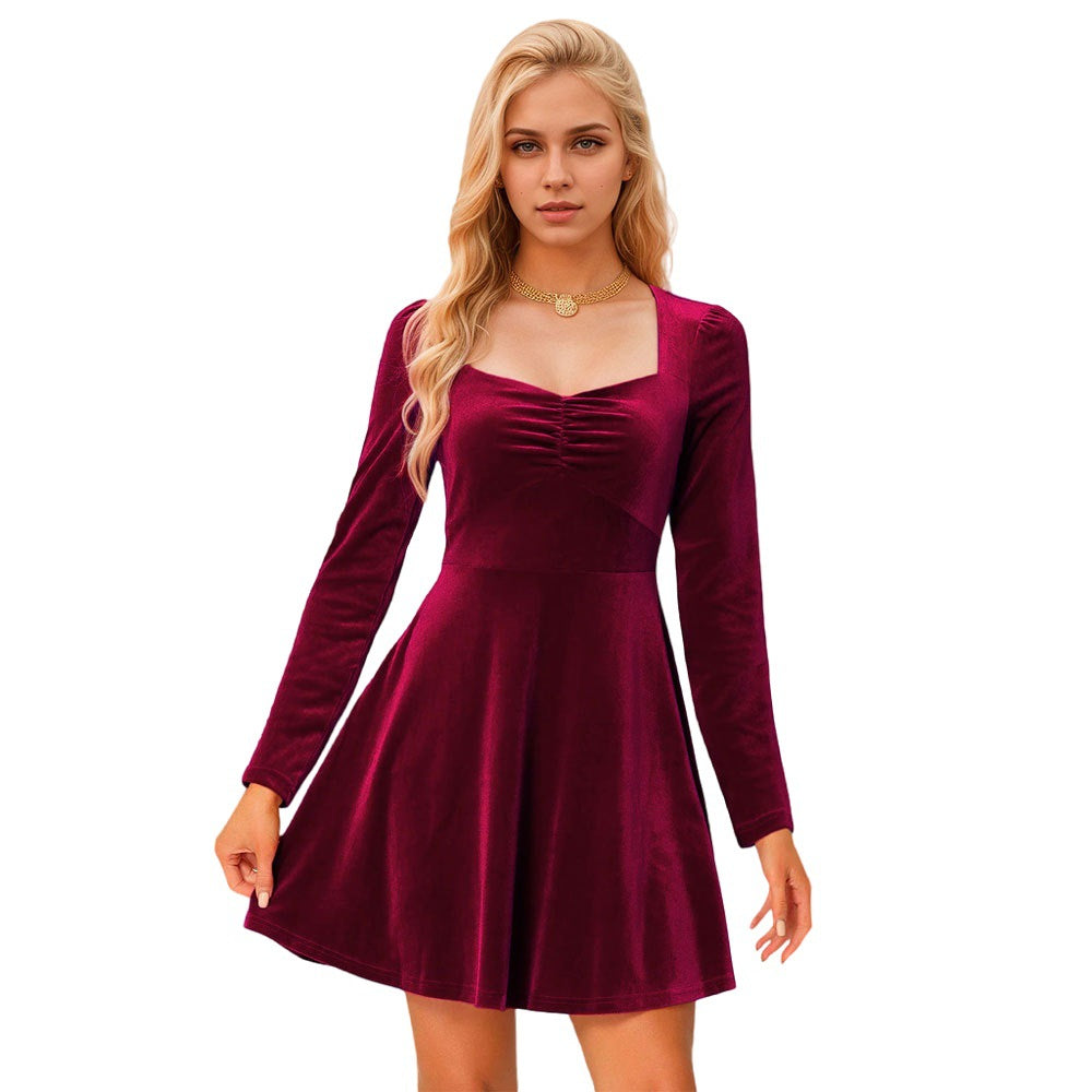 Robe minidress en velours pour femmes avec décolleté carré et manches longues Chic & Stil