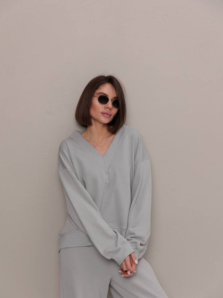 Women's sporty oversized sweatshirt with V-neck and long sleeves Lune London