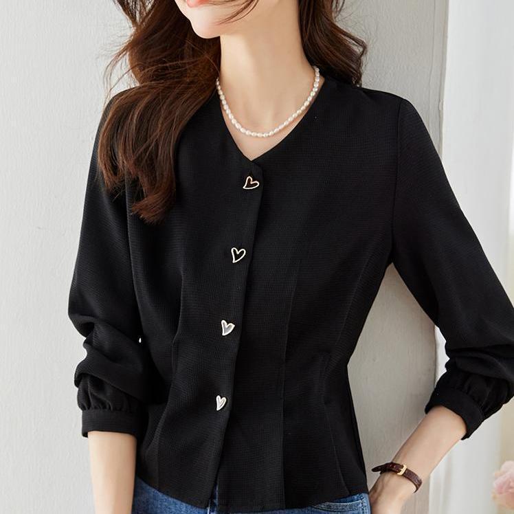 Blouse élégante pour femmes avec des détails de bouton en forme de cœur et des manches volumineuses Chic & Stil