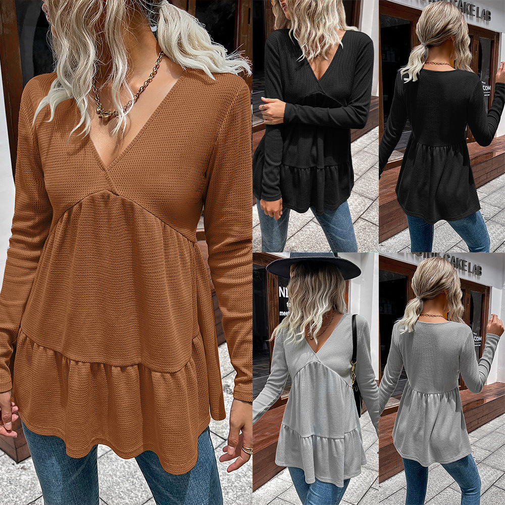 Casual women's T-shirt with ruffles and V-neck Lune London