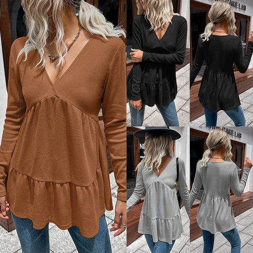Casual women's T-shirt with ruffles and V-neck Lune London