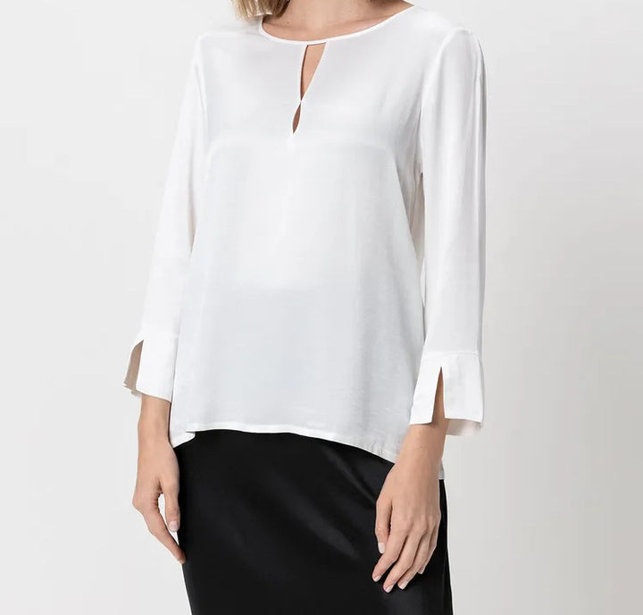 Ladies Elegant blouse with an innovative opening design and a cozy material Lune London