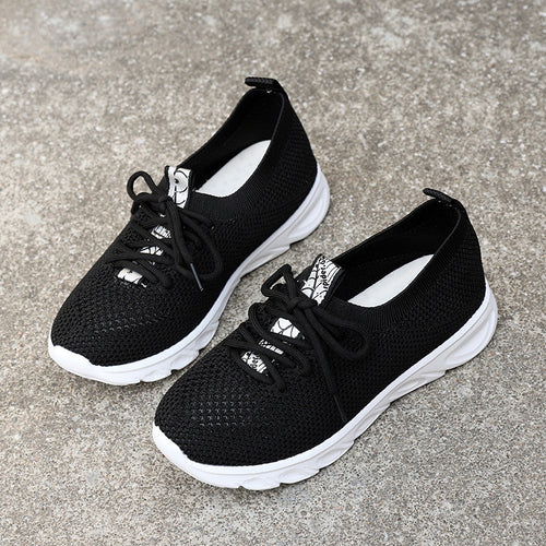 Breathable leisure sneakers for women with a flexible upper material and a non-slip sole Lune London