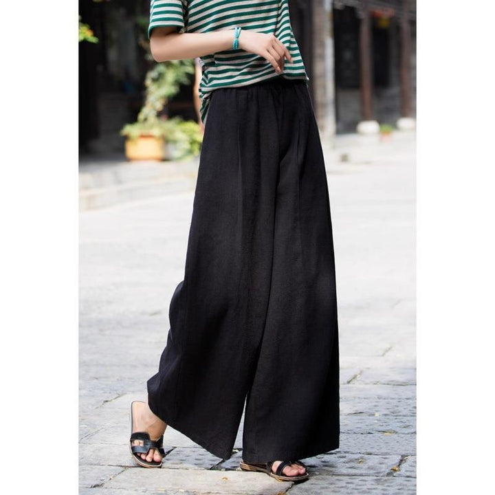 Linen trousers for women in loose fit with elastic waistband and practical pockets Lune London