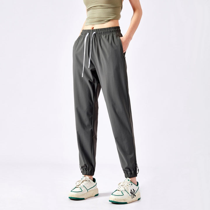 Light sport pants for women with elastic waist and practical pockets Lune London