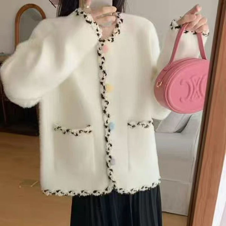 Veste câline pour femmes au style élégant avec des accents contrastants Chic & Stil
