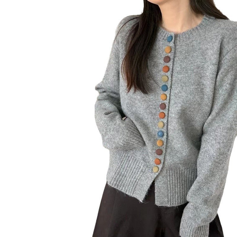 Cardigan femme avec des détails de boutons colorés et un matériau en feutre doux Chic & Stil
