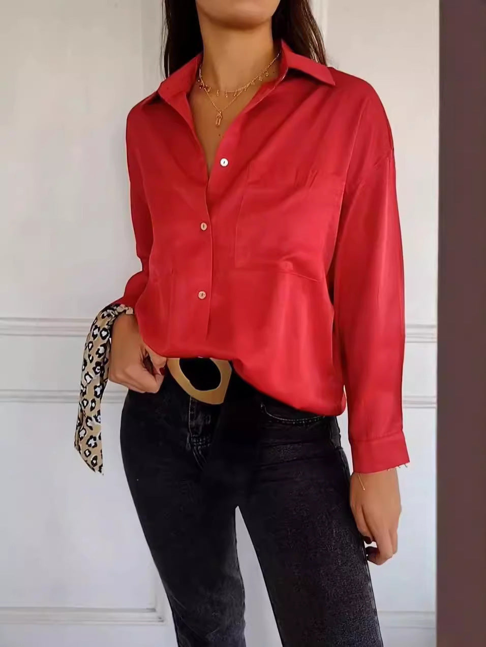 Ladies Elegant blouse with buttonhole and fine details Lune London