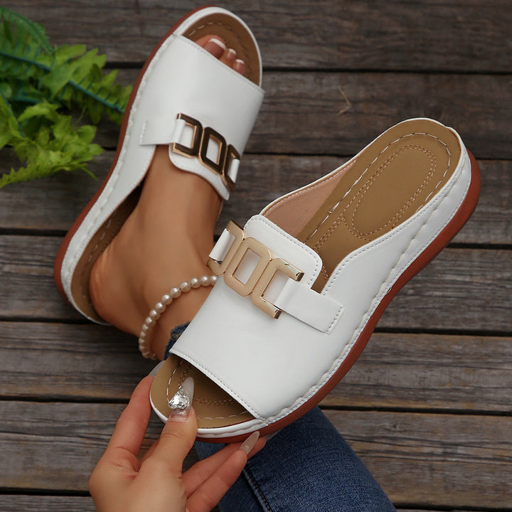 Ladies comfortable toe separation sandals with elegant chic buckle design