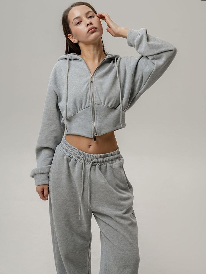 Sporty women's set with a loose fit and short top Lune London