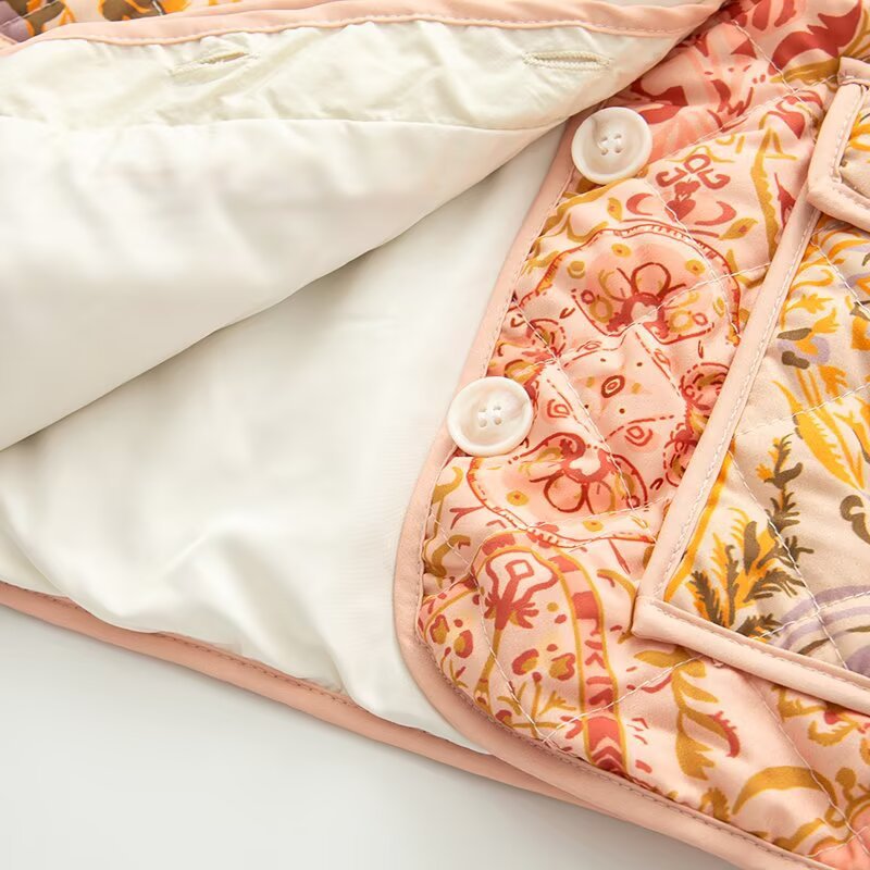 Quilted transitional jacket for women with floral pattern and practical pockets Lune London