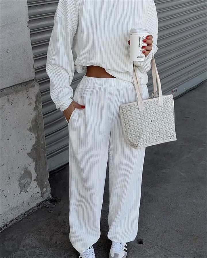 Casual and modern knit set for women with rib structure and wide leg Lune London