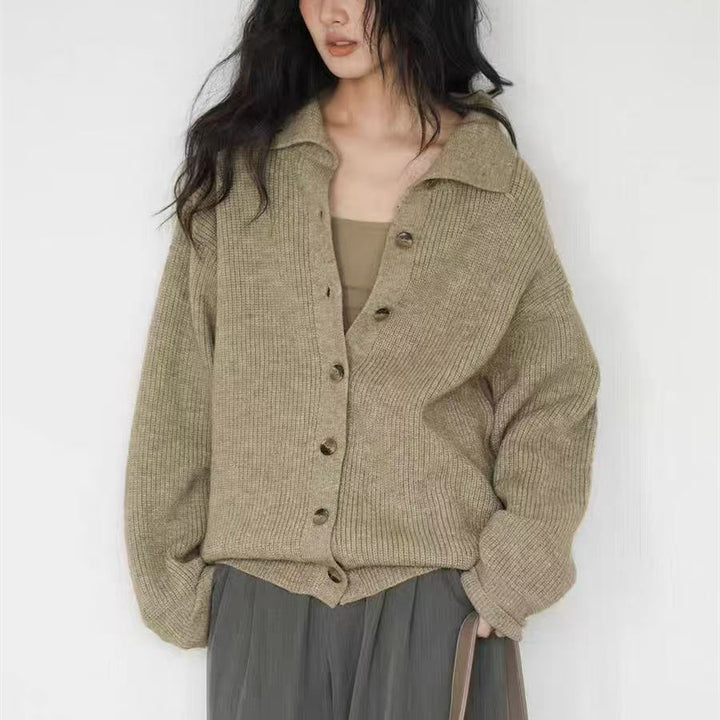 Cardigan féminin confortable avec manches larges et boutons décoratifs Chic & Stil