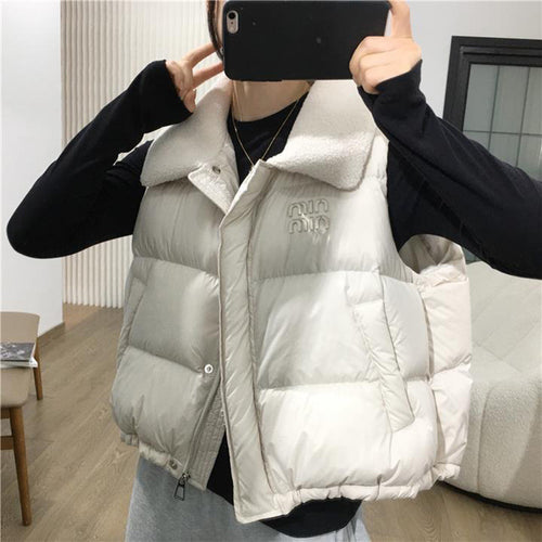 Women's trendy quilted vest with large collar and practical pockets Lune London