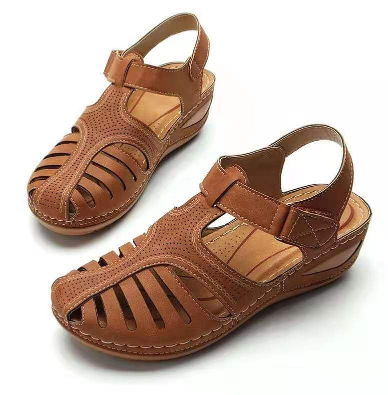 Women's sandals with breathable perforations and ergonomic wedge sole Lune London