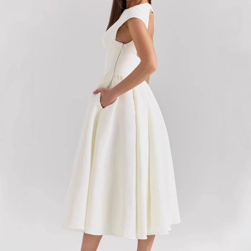 Ladies Elegant Ball Gown with Tulle Skirt and Zipper Closure at the Back Lune London