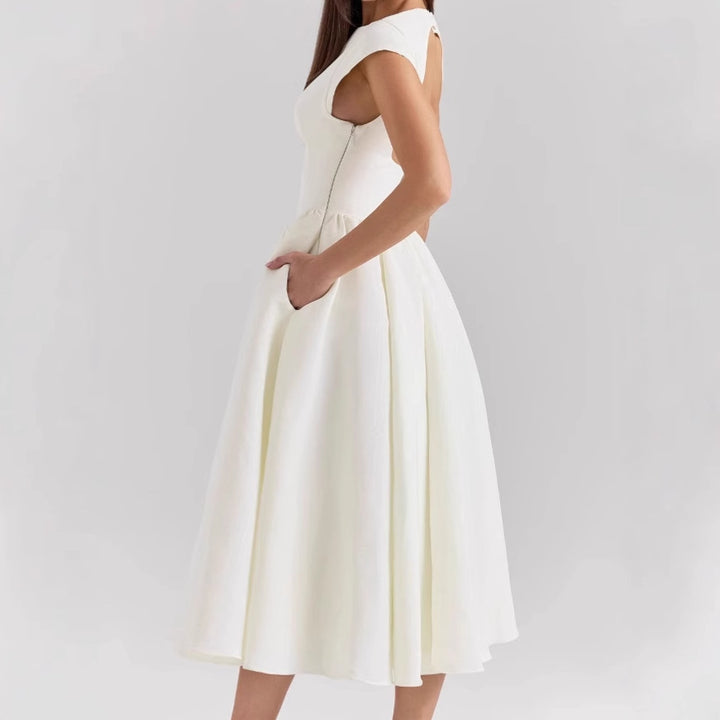 Ladies Elegant Ball Gown with Tulle Skirt and Zipper Closure at the Back Lune London