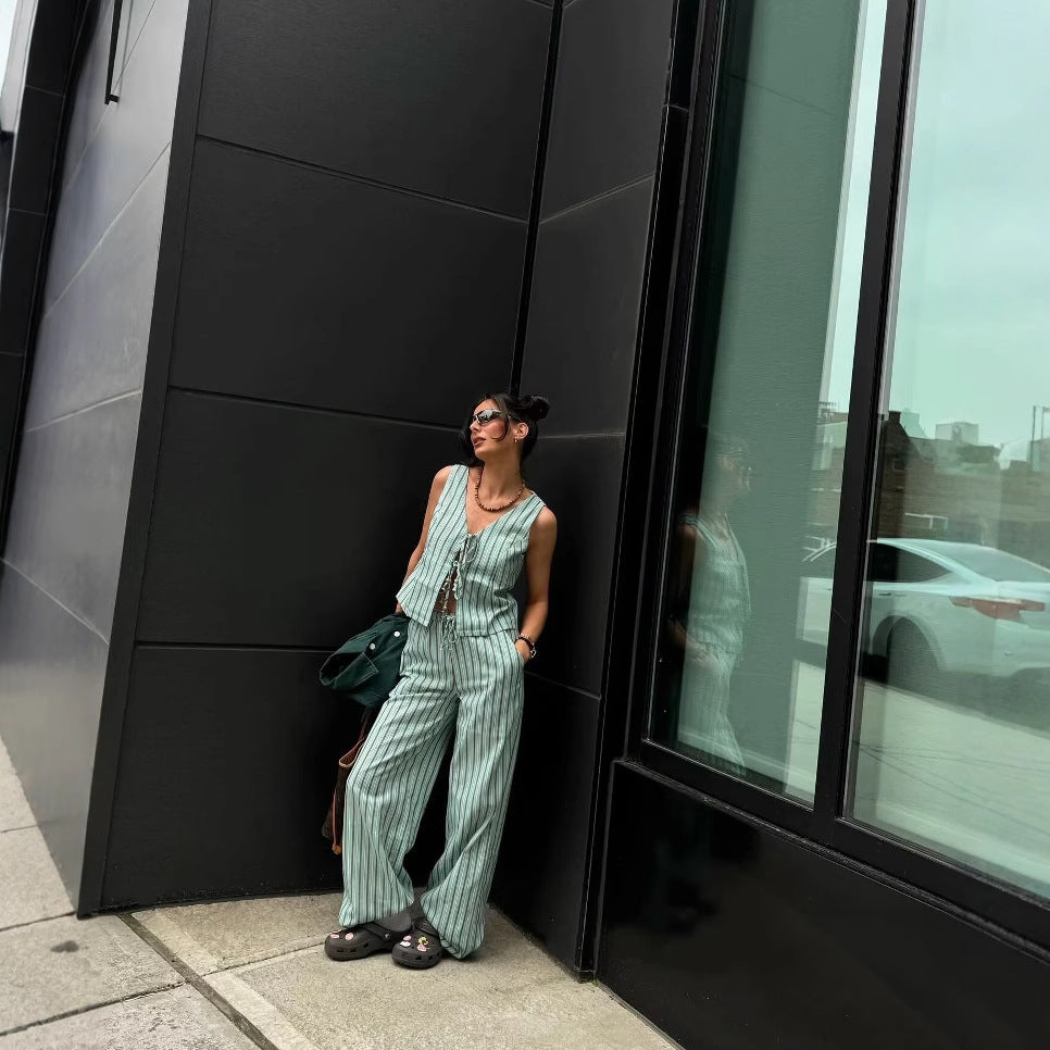 Wide striped pants for women with elastic waistband and tie belt Lune London