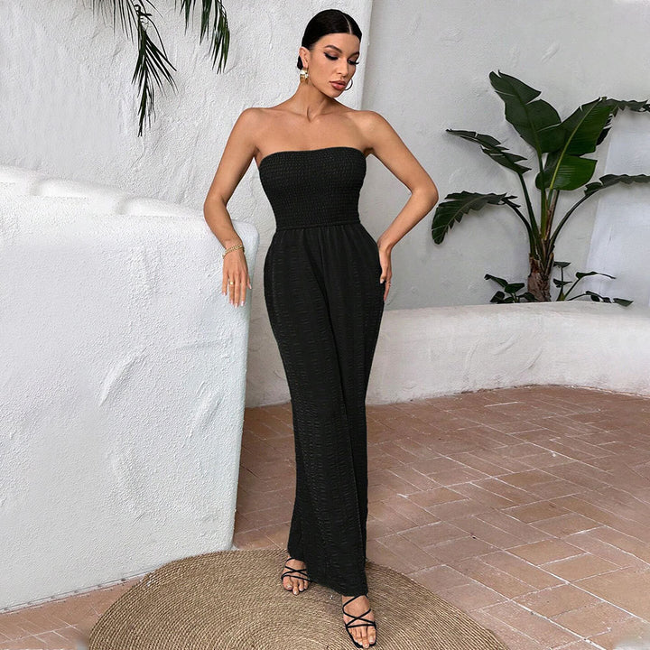 Combinaison décontractée pour femmes avec design dénudé des épaules et haut élastique Chic & Stil