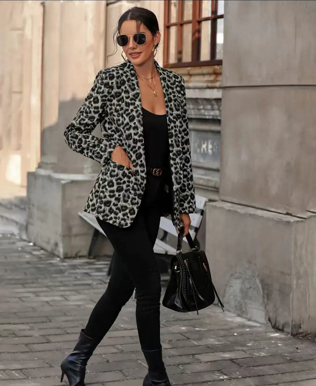 Trendy women's blazer with leopard pattern and tailored fit Lune London