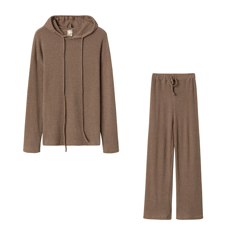 Comfortable women's outfit with hood and loose fit Lune London