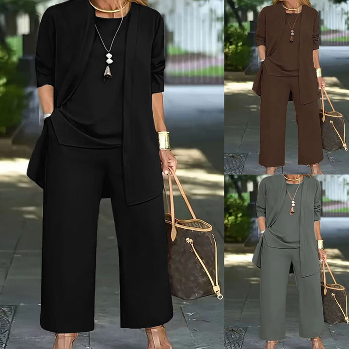 Two-piece casual and elegant set for women with a loose fit and modern accents Lune London