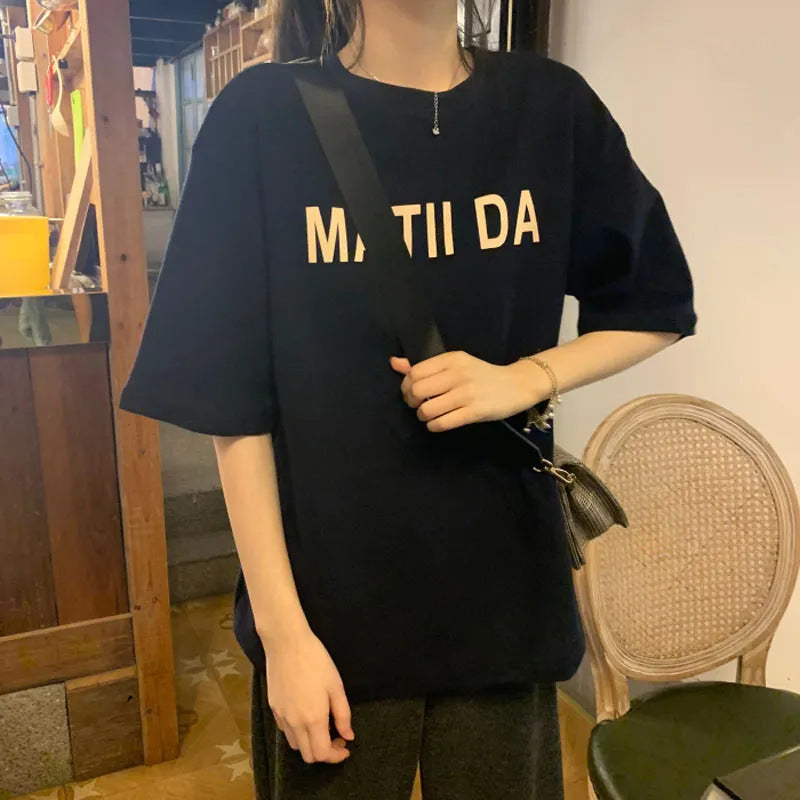 T-shirt confortable pour femmes avec lettrage accrocheur Chic & Stil