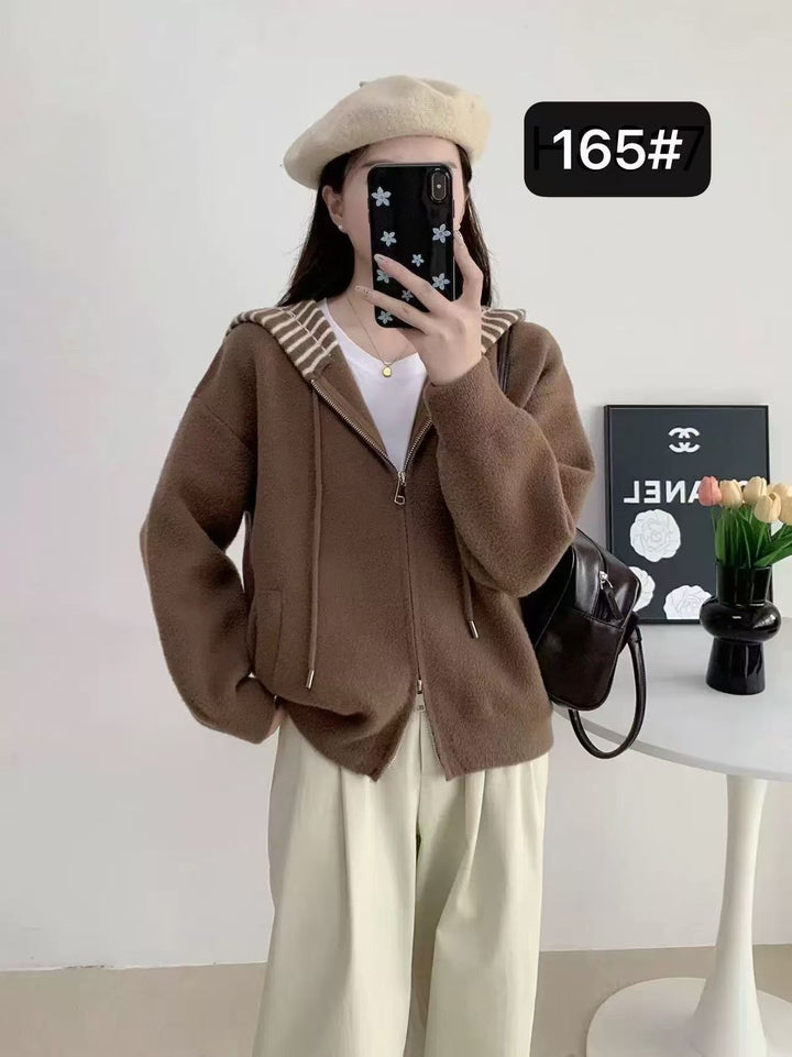 Veste à capuche confortable et élégante pour femmes avec rayures horizontales Chic & Stil