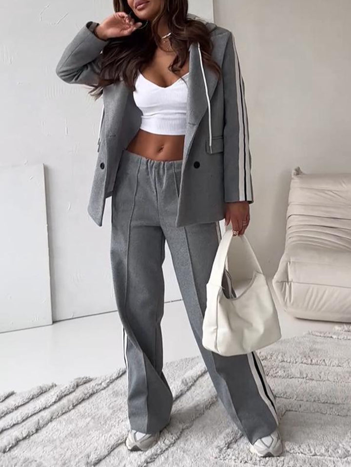 Ensemble de survêtement à la mode pour femmes avec une coupe décontractée et des détails rayés Chic & Stil