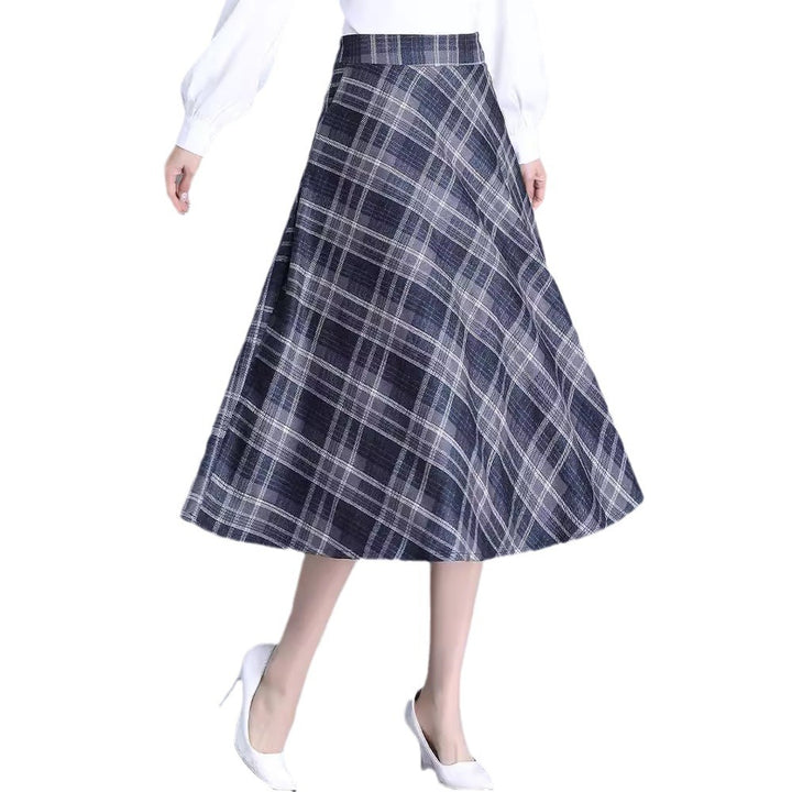 Plaid midi skirt for women in soft fabric and flowy cut Lune London