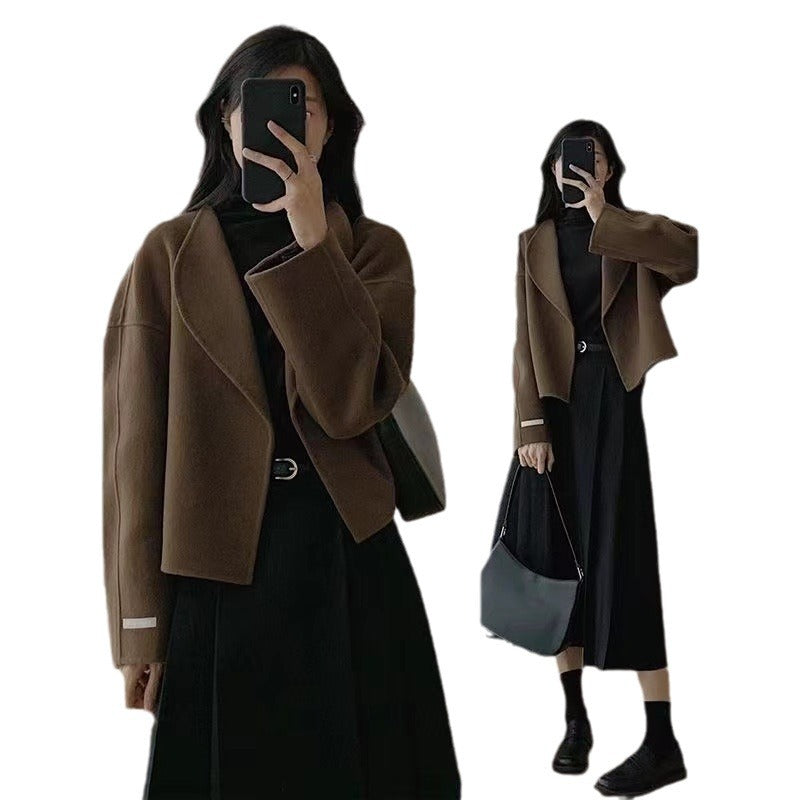Women's Fashion Short Jacket with Chic Cut and Detail-rich Seams Chic & Stil