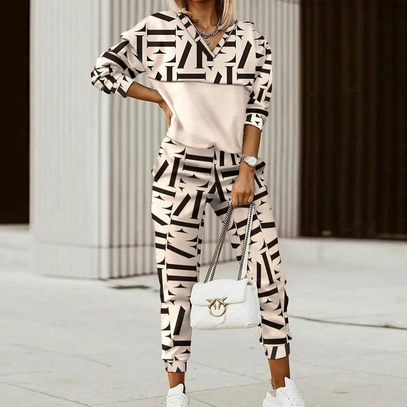 Fashionable women's set consisting of a printed top and fitted pants Lune London