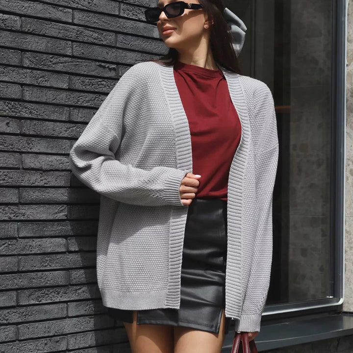 Cardigan décontracté pour femmes avec une coupe ample et des manches profondes Chic & Stil