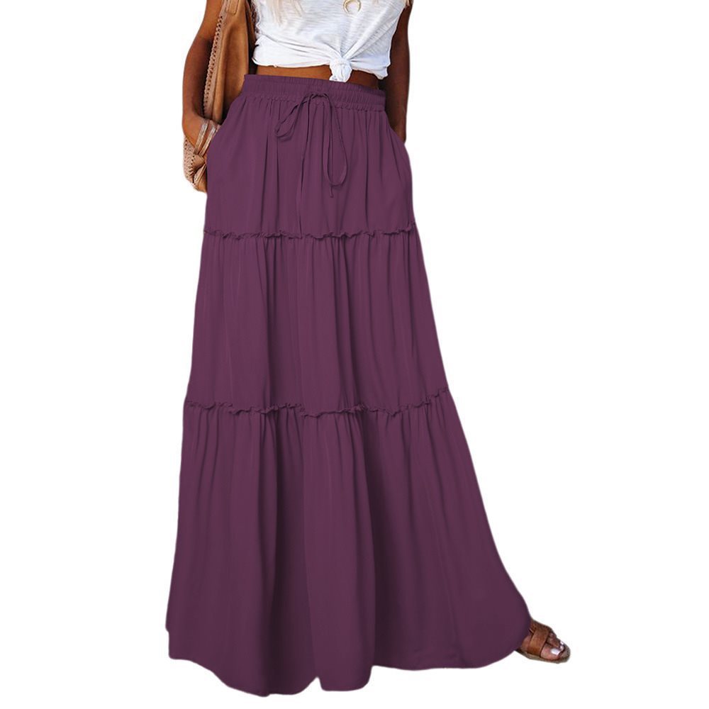 Long and flowing skirt for women with an elastic waistband and practical pockets Lune London