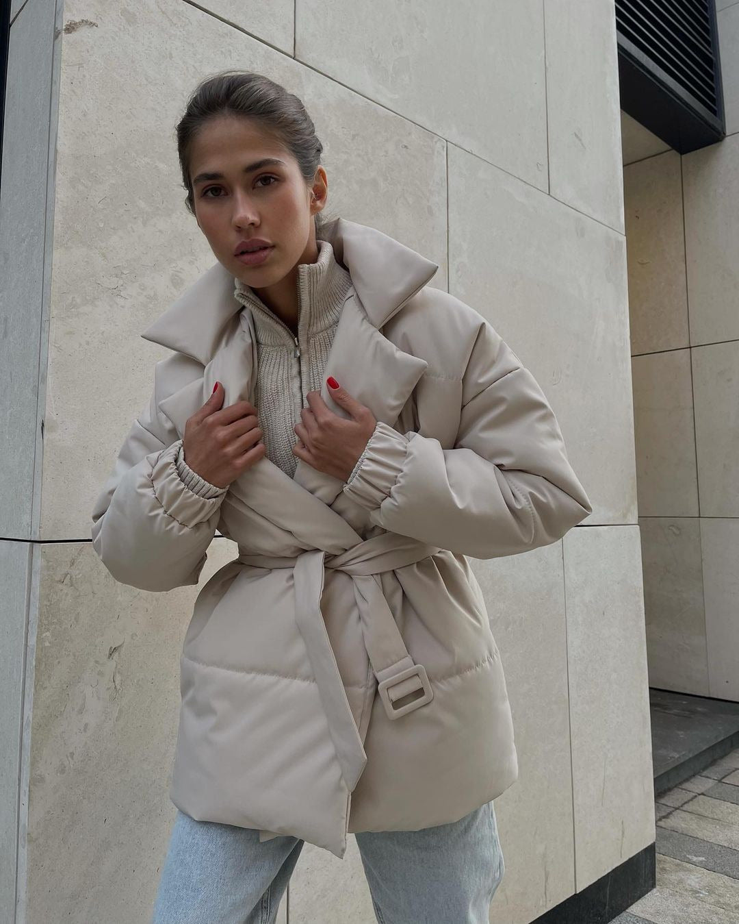 Trendy short women's parka with cinched belt Lune London