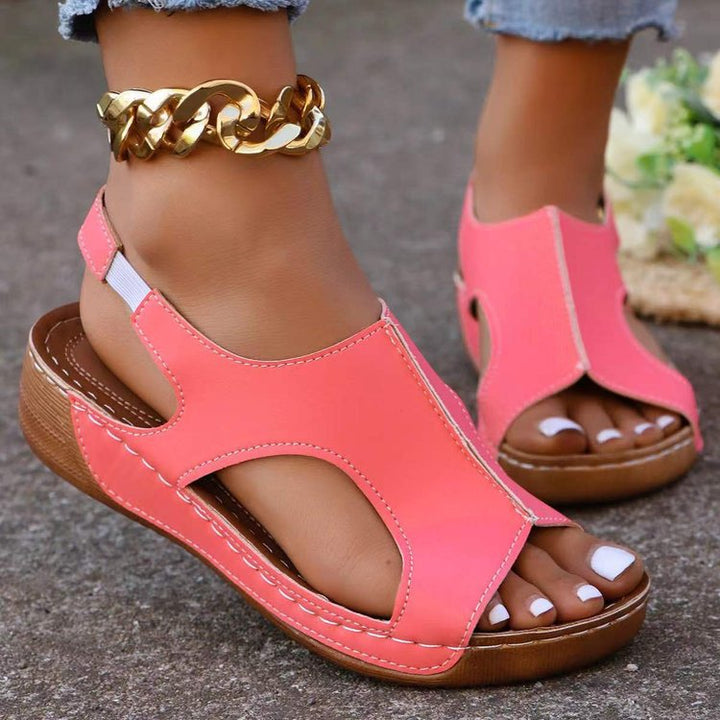 Comfortable sandals for women with adjustable strap design and anatomical sole Lune London
