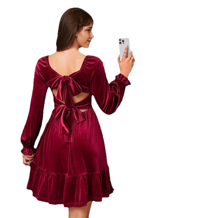 Robe minime en velours pour femmes avec volants et manches bouffantes de bon goût Chic & Stil