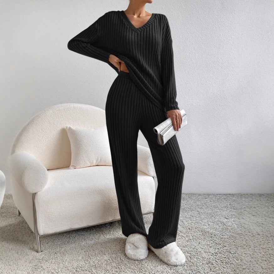 Comfortable knit set for women with V-neck and wide pants Lune London